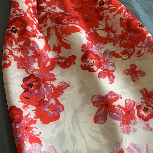 True Violet Bardot Dress - Ombre Red floral/UK 6 - Picture 2 of 4